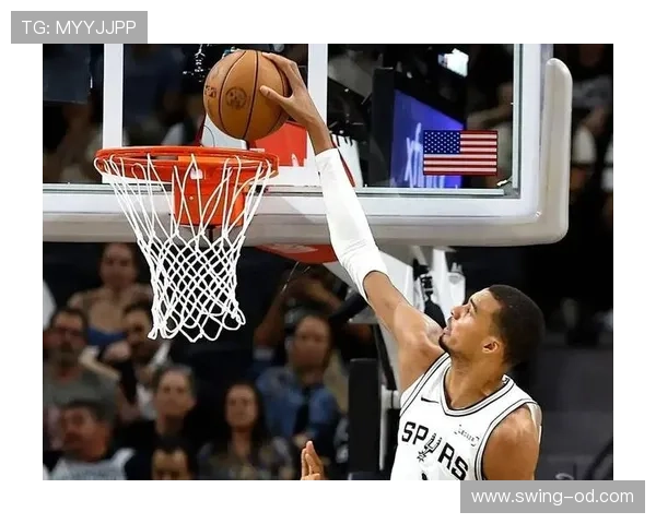 罗宾逊内线防守压制篮板贡献，显著提升马刺防守效率